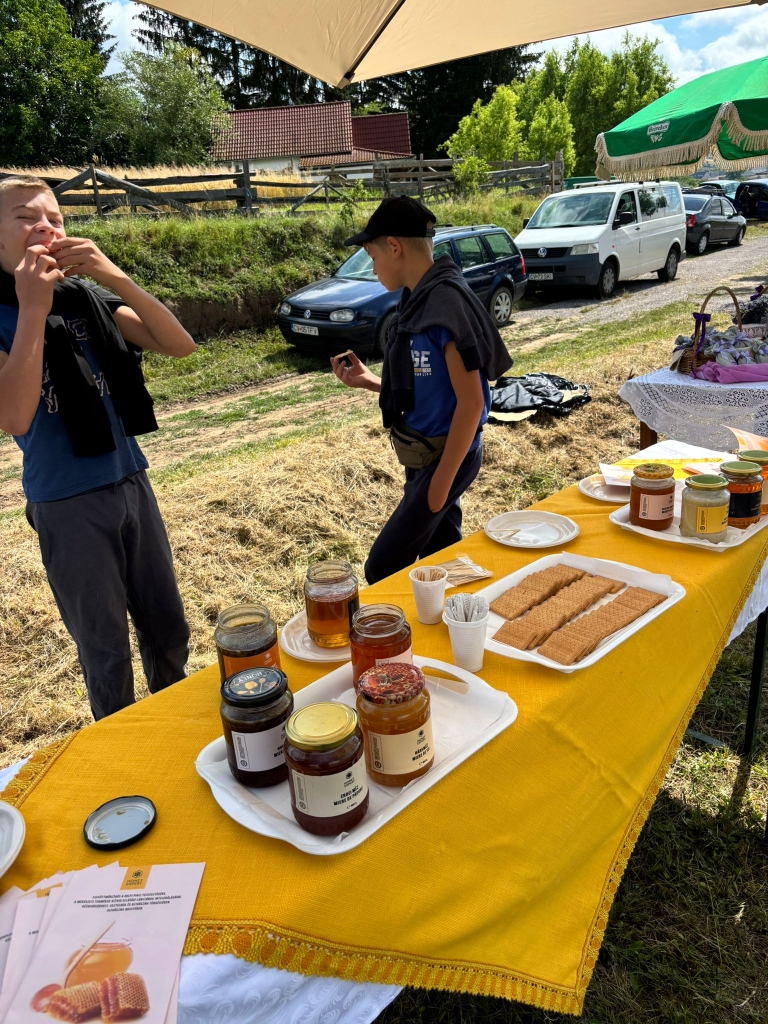 Mierea care ne unește