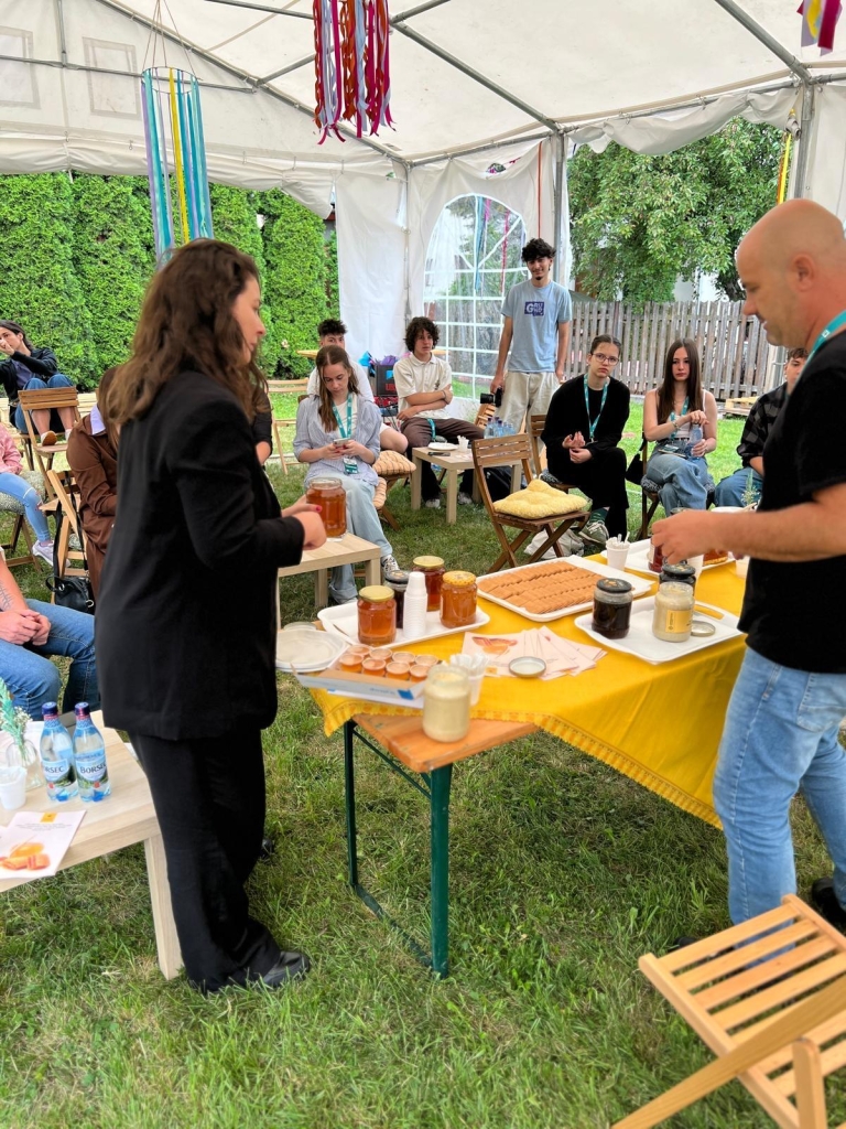 Dragostea pentru miere – din comunitate în comunitate