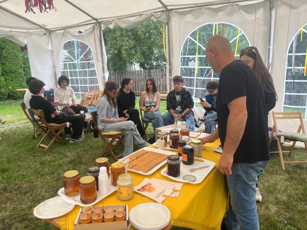 Dragostea pentru miere – din comunitate în comunitate